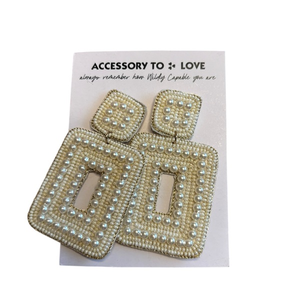 Handcrafted 9-Piece | Artisan Soap, Beaded Pen, Fashion Pearl Earrings & 6 Cards - Picture 3 of 5